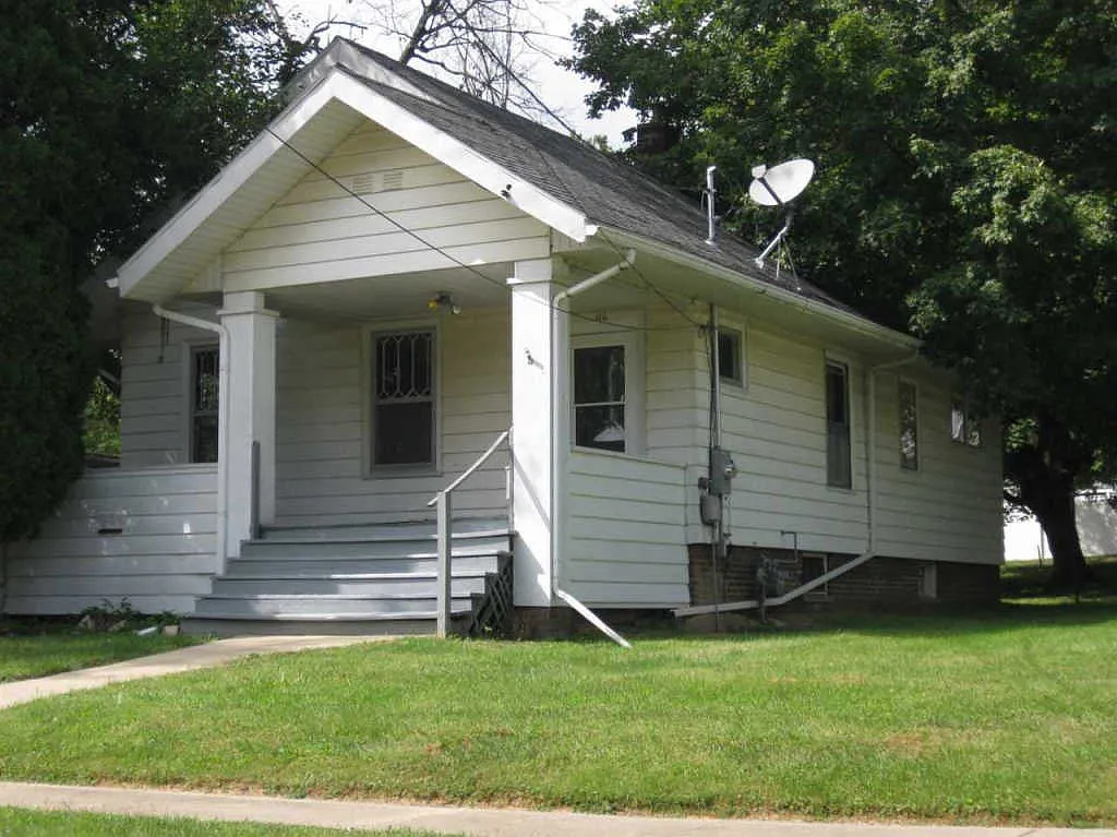 116 E Mill St photo 1