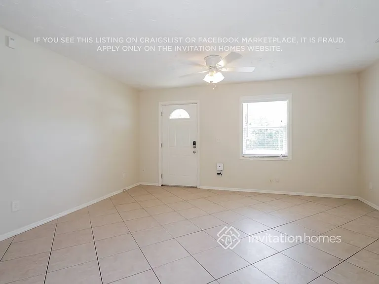 923 38th St W — Photo 2