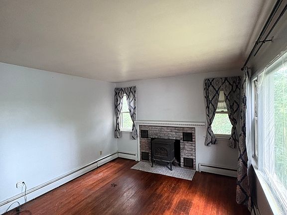 2nd image of 50 Crest Street