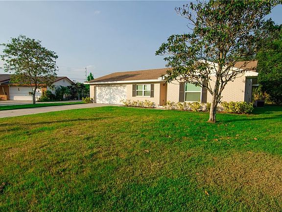 3rd image of 5125 Lake Miriam Cir