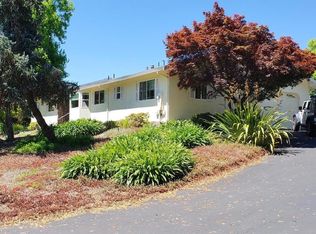 319 Burgundy Rd, Healdsburg, CA 95448