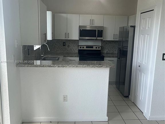 5th image of 2508 SE 14th Ave #287