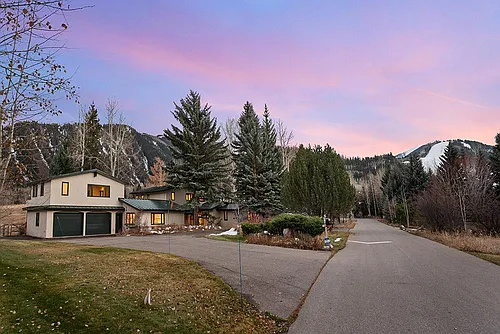 240 Heather Ln Photo 1