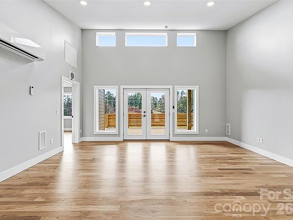 5th image of 326 Emma Rd