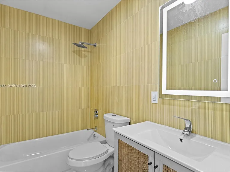1640 NE 183rd St — Photo 29