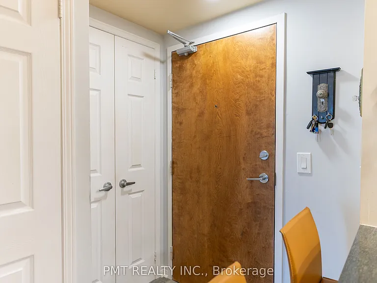 60 Fairfax Cres #111 — Photo 2