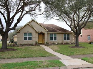 51 Cranberry Ct, Lake Jackson, TX 77566