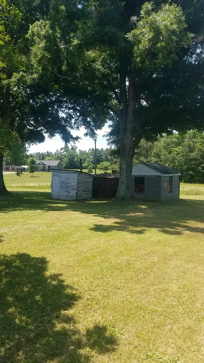 Plenty of outside storage. - 1239 Ccc Rd