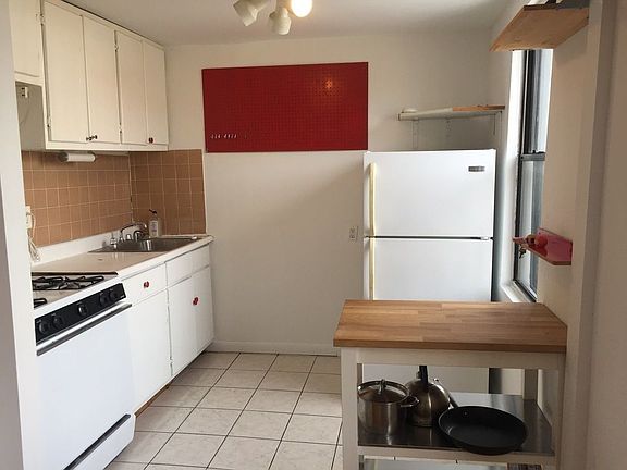 4th image of 345 Grand St Fl 3