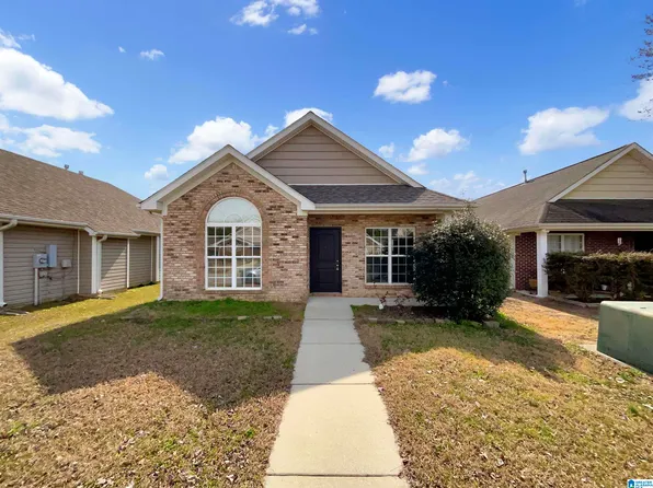 2038 Village Ln, Calera, AL 35040