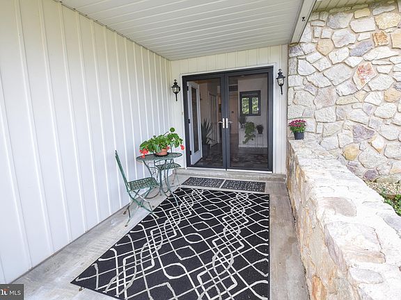 2nd image of 10 Stanford Dr
