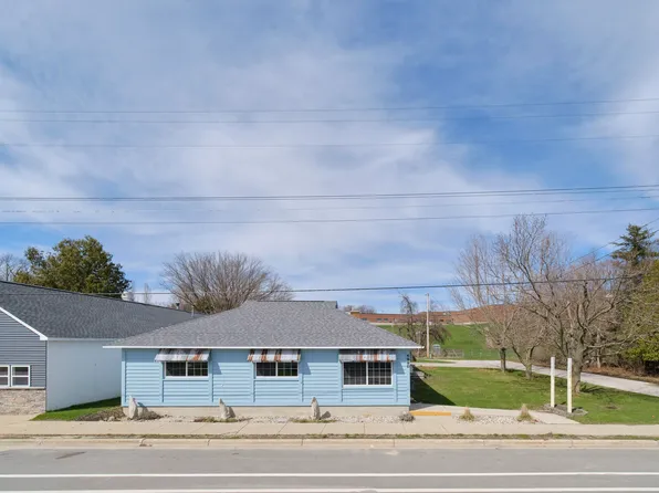 4990 Main St, Onekama, MI 49675