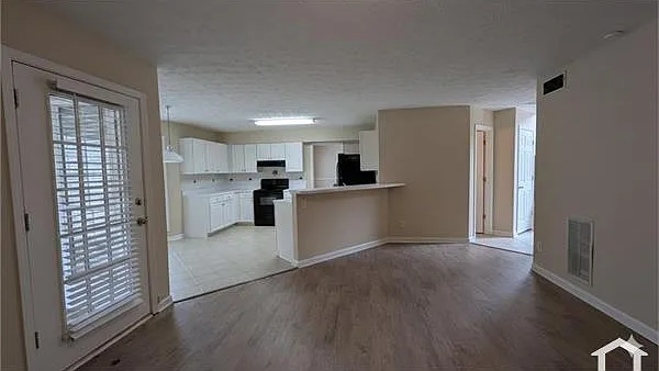710 Suwanee Lakes Cir — Photo 9