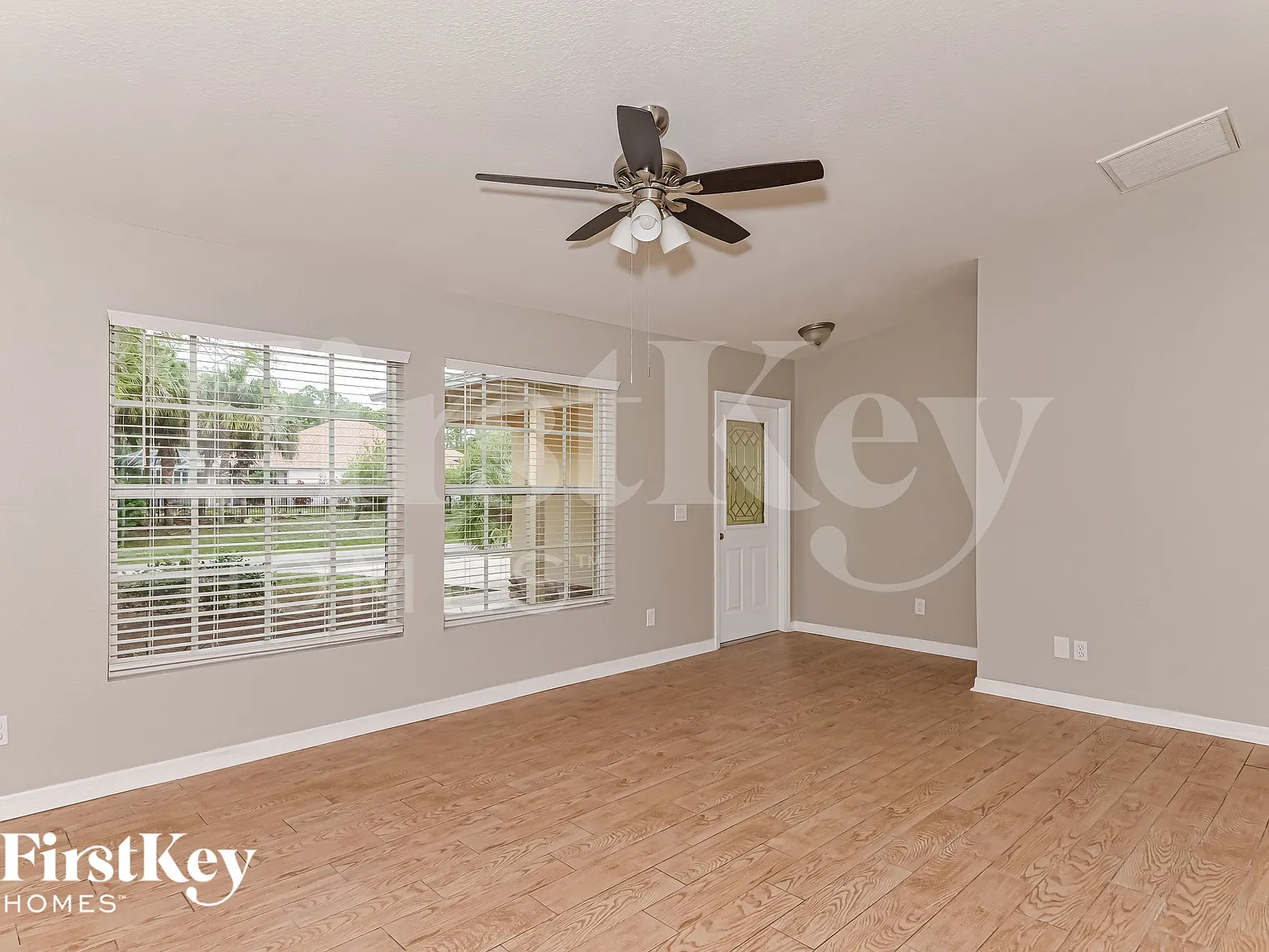 3 bed, 2.0 bath, 1212 sqft, $1,715 — Photo 2