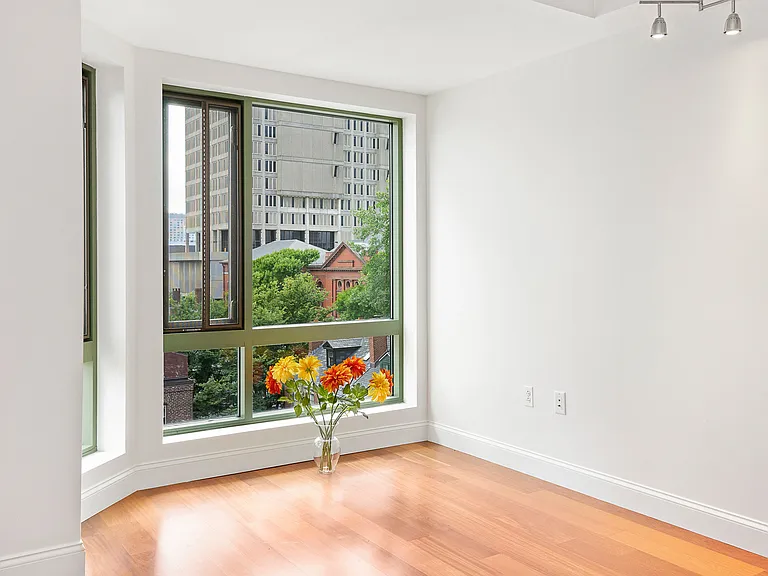 20 2nd St #522 — Photo 4