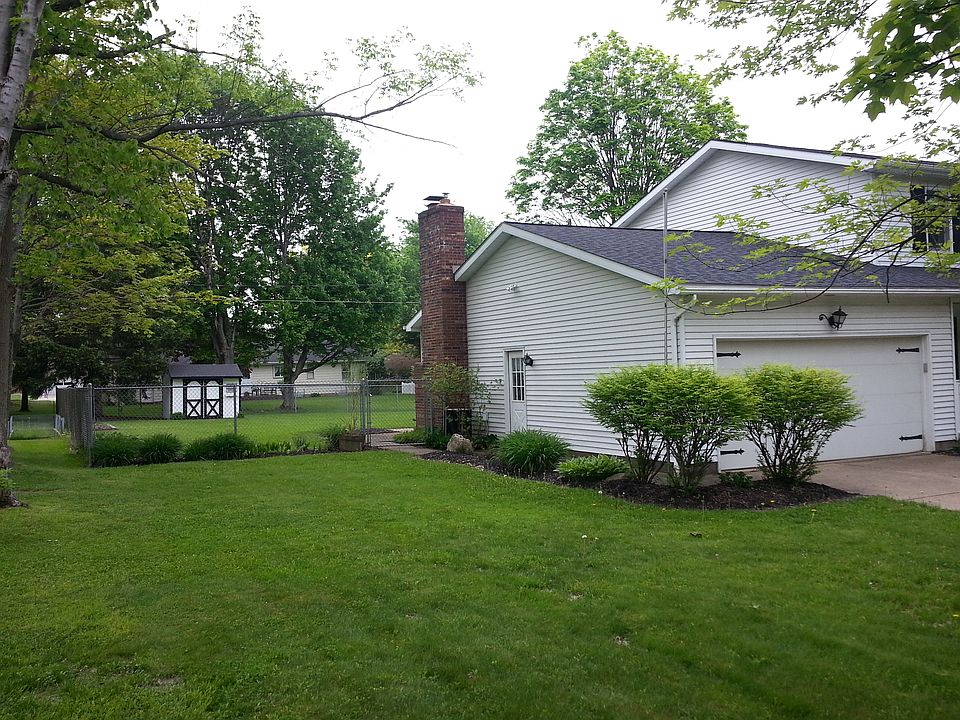 2nd image of 8625 Mayfair Dr