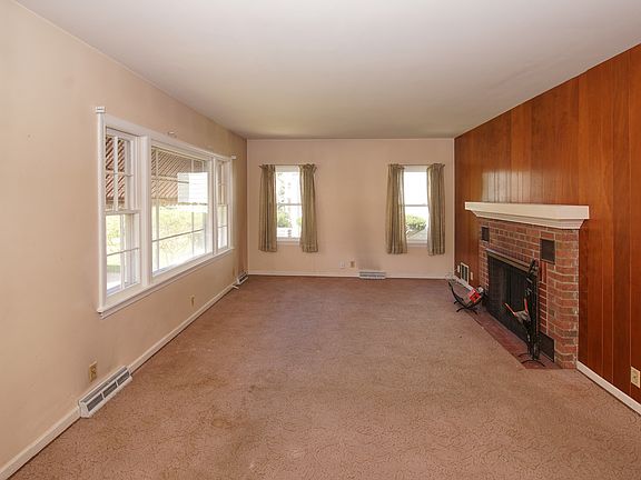 5th image of 32 S College St