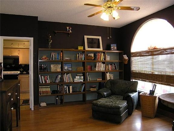 4th image of 933 Winterwood Ct