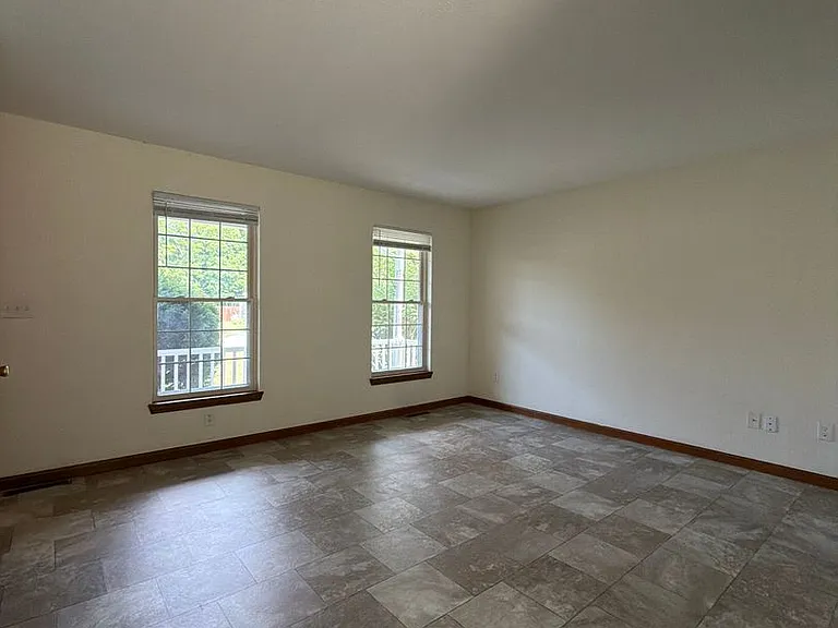 819 Colonial Manor Dr — Photo 3
