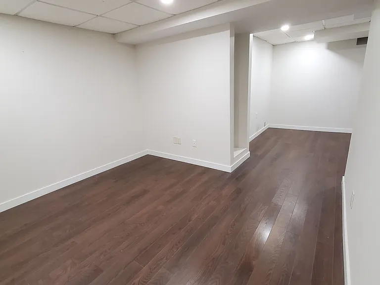 74 Barrydale Cres — Photo 21