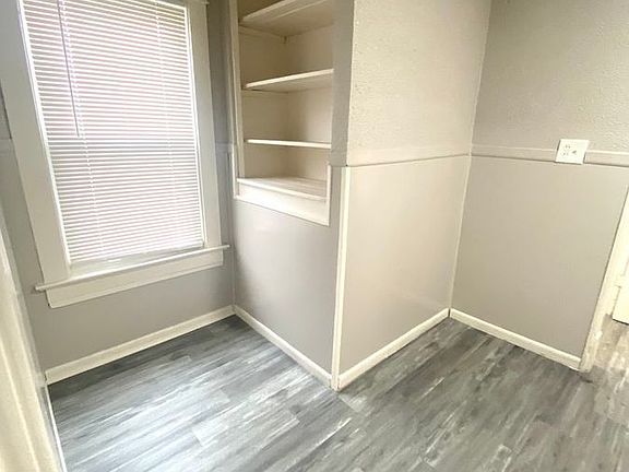 3rd image of 2161 Edmund Ave