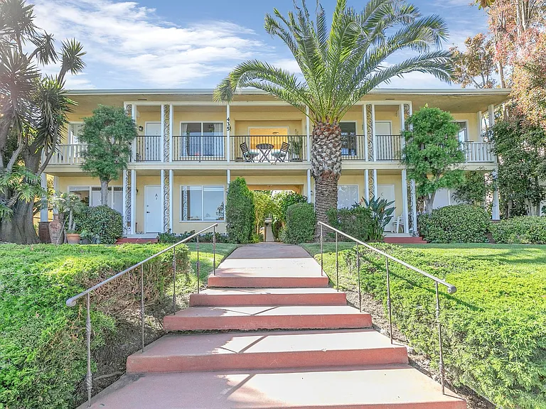 435 San Vicente Blvd — Photo 35