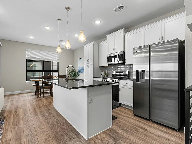2014 S Holly St #4 — Photo 8