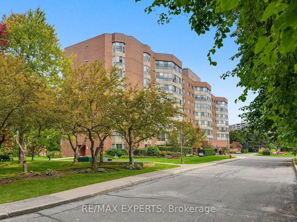 5 Weldrick Rd W #605, Richmond Hill, ON L4C 8S9