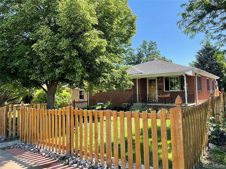 2584 S Gaylord St — Photo 1