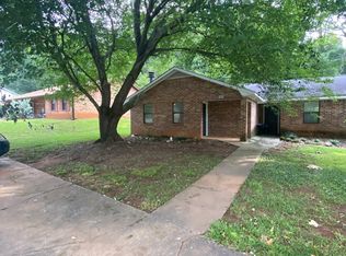 113/115 Saint Andrews Ct, Athens, GA 30605