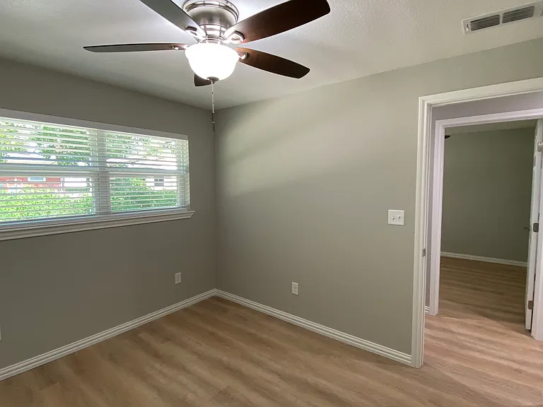 815 N Lydia St — Photo 24