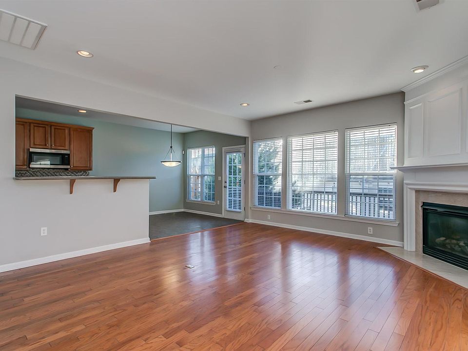1st image of 300 Shady Creek Ln
