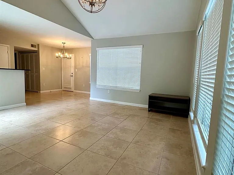 1050 Crystal Way #H — Photo 17