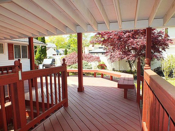3rd image of 33 Shady Nook Dr