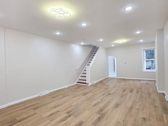 3rd image of 1735 Roberts Ave
