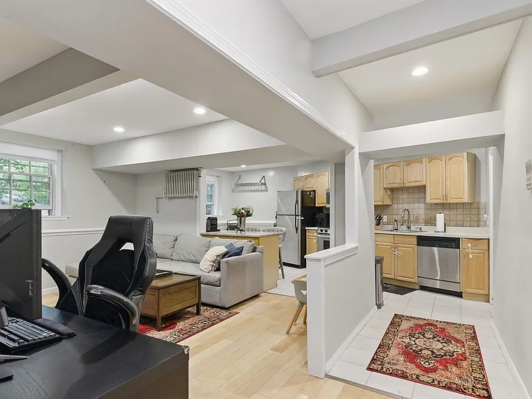 240 Brattle St #1 — Photo 3