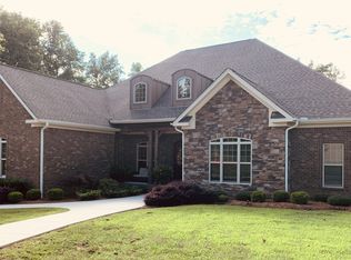 4 Knotting Hill Dr, Fayetteville, TN 37334