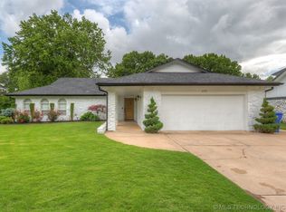 625 Meadowood Dr, Broken Arrow, OK 74011