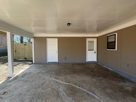 4th image of 5601 Longacre Ave