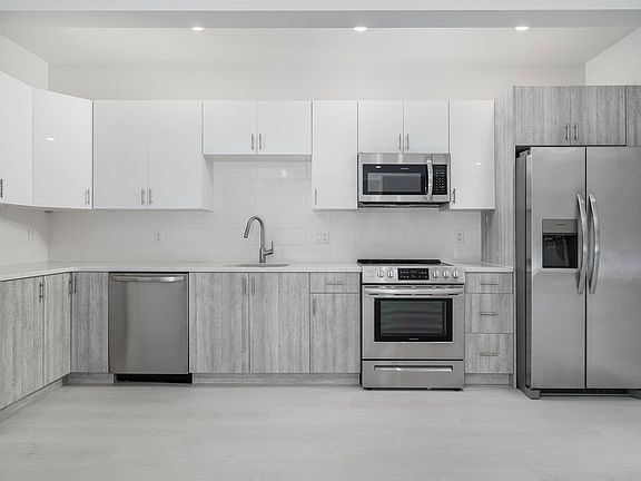 2nd image of 1540 N Shore Rd #305