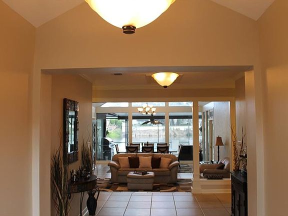 4th image of 77 Woodside Dr