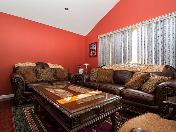 3rd image of 417 Gansevoort Blvd
