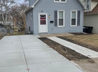 131 N 37th St, Omaha, NE 68131