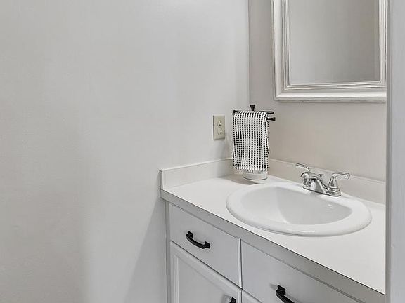 5th image of 5532 Rinker Cir
