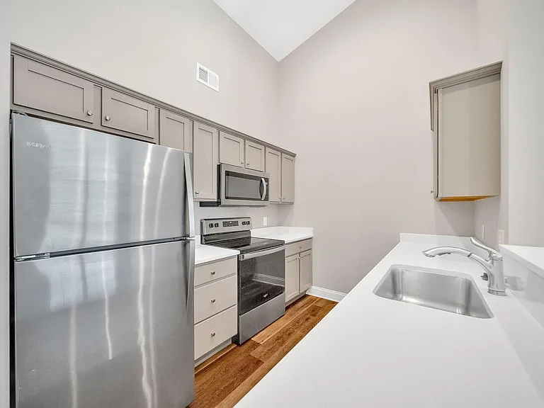HILLRISE APARTMENTS — Photo 33