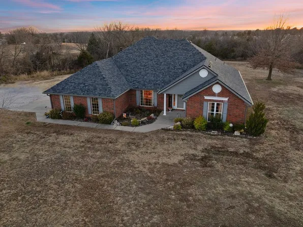 1202 N Cline Rd, Coffeyville, KS 67337