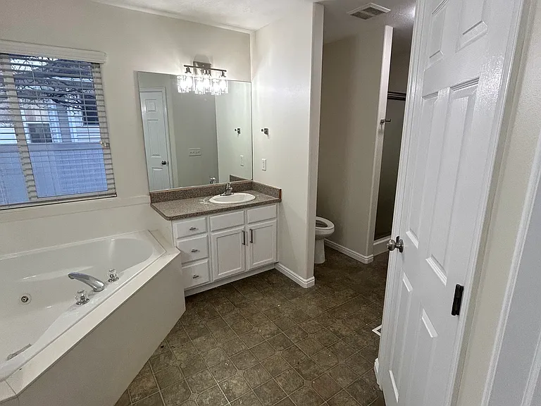 1148 Northfield Rd #1 — Photo 17
