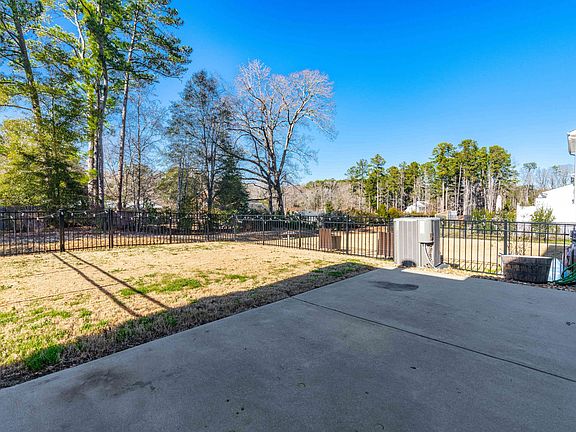 5th image of 613 Barneswyck Dr