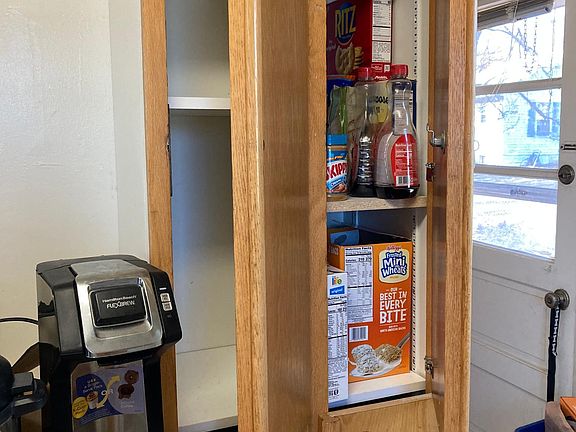 8 Pantry Lockers are in the kitchen so roommates can combine food or keep food separate