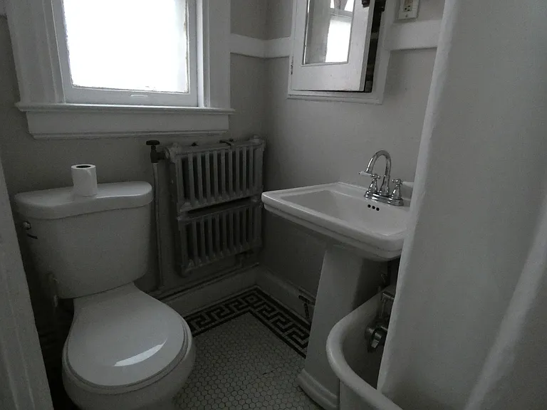 1810 Jefferson St #4 — Photo 8